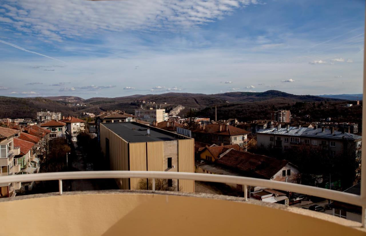 Stadium Apartments Veliko Tarnovo Exterior photo